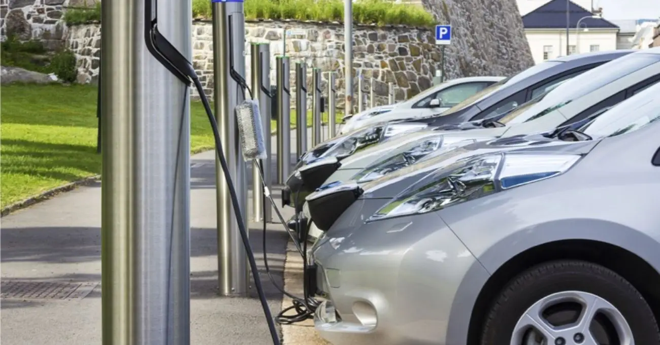 Exxon desarrolla nuevo grafito que promete extender la vida útil de las baterías de vehículos eléctricos