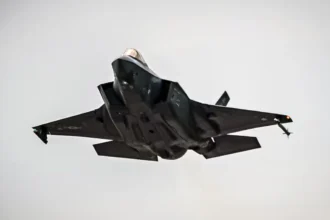 F-35A Lightning II: caza de quinta generación despliega su poder en Fidae 2026 y marca el estándar tecnológico