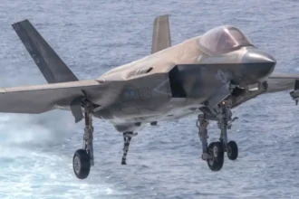 F-35C derriba un dron Shahed-139 a 800 km de Irán: qué reveló la defensa del USS Abraham Lincoln en el Mar Arábigo