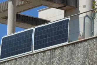 Fallo judicial en Polonia cuestiona instalación de paneles solares en balcones urbanos