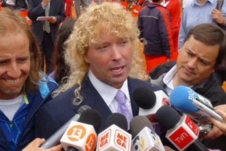 Farkas anuncia ayuda directa a tres damnificados por incendios: “Toda ayuda sirve”