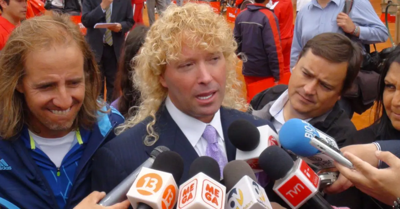 Farkas anuncia ayuda directa a tres damnificados por incendios: “Toda ayuda sirve”