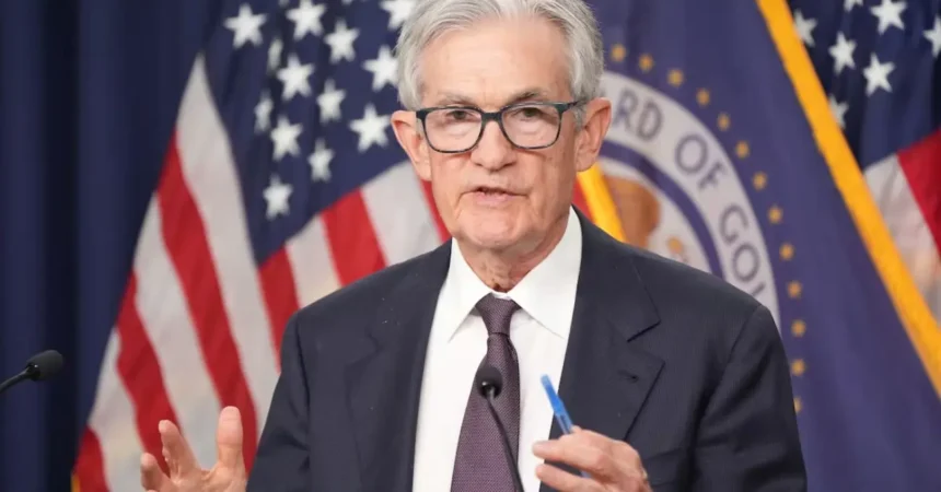Fed mantiene tasas en 3,5%-3,75% y sostiene un recorte en 2026: qué advirtió Powell por la guerra en Medio Oriente