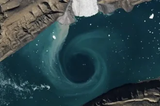 Fenómeno en el Ártico canadiense revela impactante remolino captado por satélite NASA