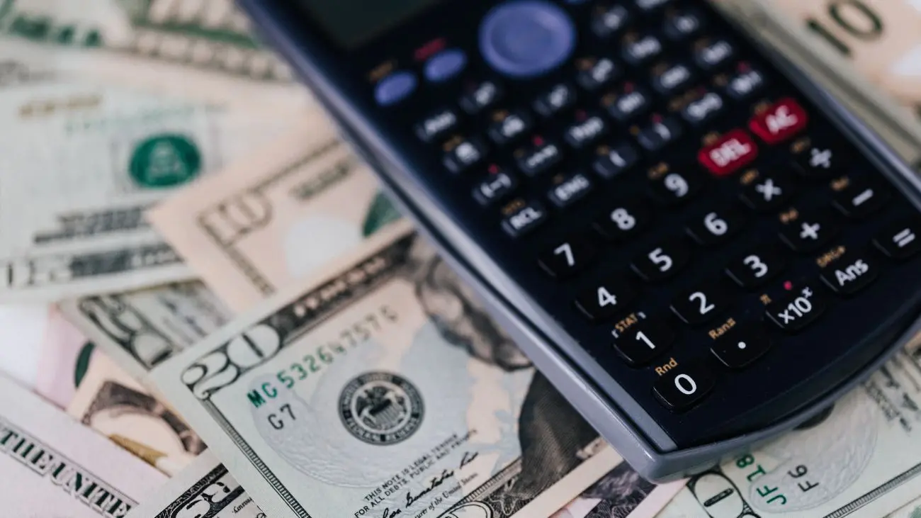 Fin de 2025: Dólar se derrumba y cierra el año en su menor nivel desde septiembre de 2024