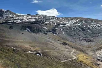 First Andes Silver redefine su estrategia exploratoria en Santas Gloria tras identificar centro de alteración de escala distrital