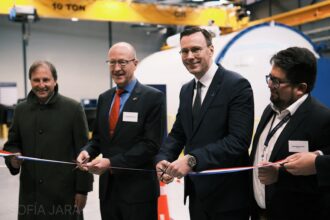 FLSmidth inaugura en Chile moderna y sostenible planta de revestimientos para molinos con la menor huella de CO₂ 