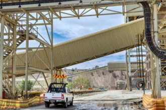 Fluor Chile integra la innovación tecnológica en seguridad minera con un sistema de monitoreo de fatiga y somnolencia