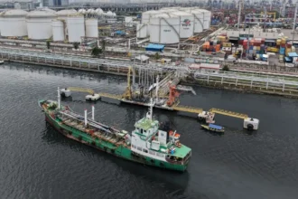 FMI advierte que una guerra prolongada en Irán puede comprometer el 20% del petróleo mundial y presionar la inflación
