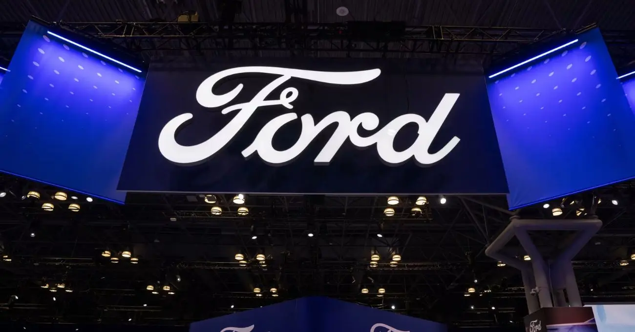 Ford registra nuevo cargo contable por pensiones y calma al mercado pese al impacto en utilidades