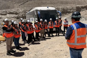 Futuros ingenieros de la Universidad de Chile visitan Minera El Abra para conocer su operación