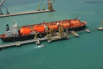 Gas natural licuado: Argentina prorroga la emergencia hasta 2027 y traspasa la importación a privados