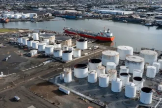 Gasolina en Estados Unidos superó los US$4 por galón en medio del shock petrolero por la guerra en Irán