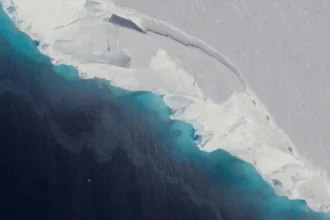 Glaciar Thwaites: perforación a 1.000 metros con agua a 90 °C busca medir el deshielo “en tiempo real” y su impacto en el mar
