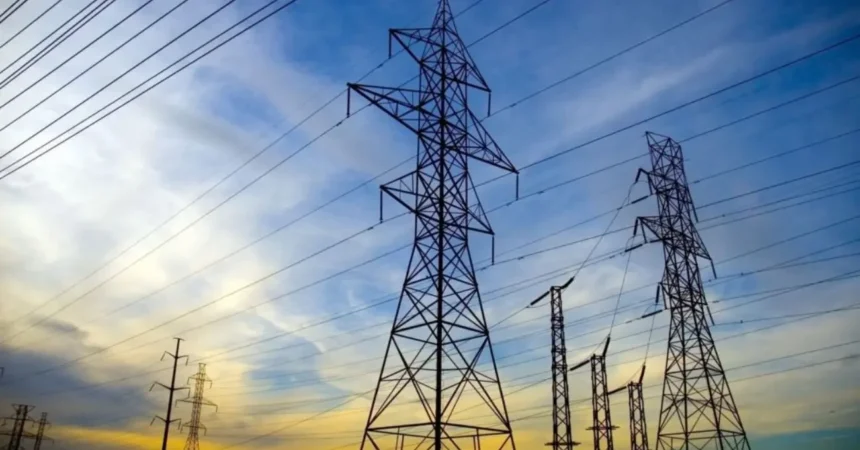 Gobierno de España endurece reglas de acceso a la red eléctrica y apunta al acaparamiento de capacidad eléctrica