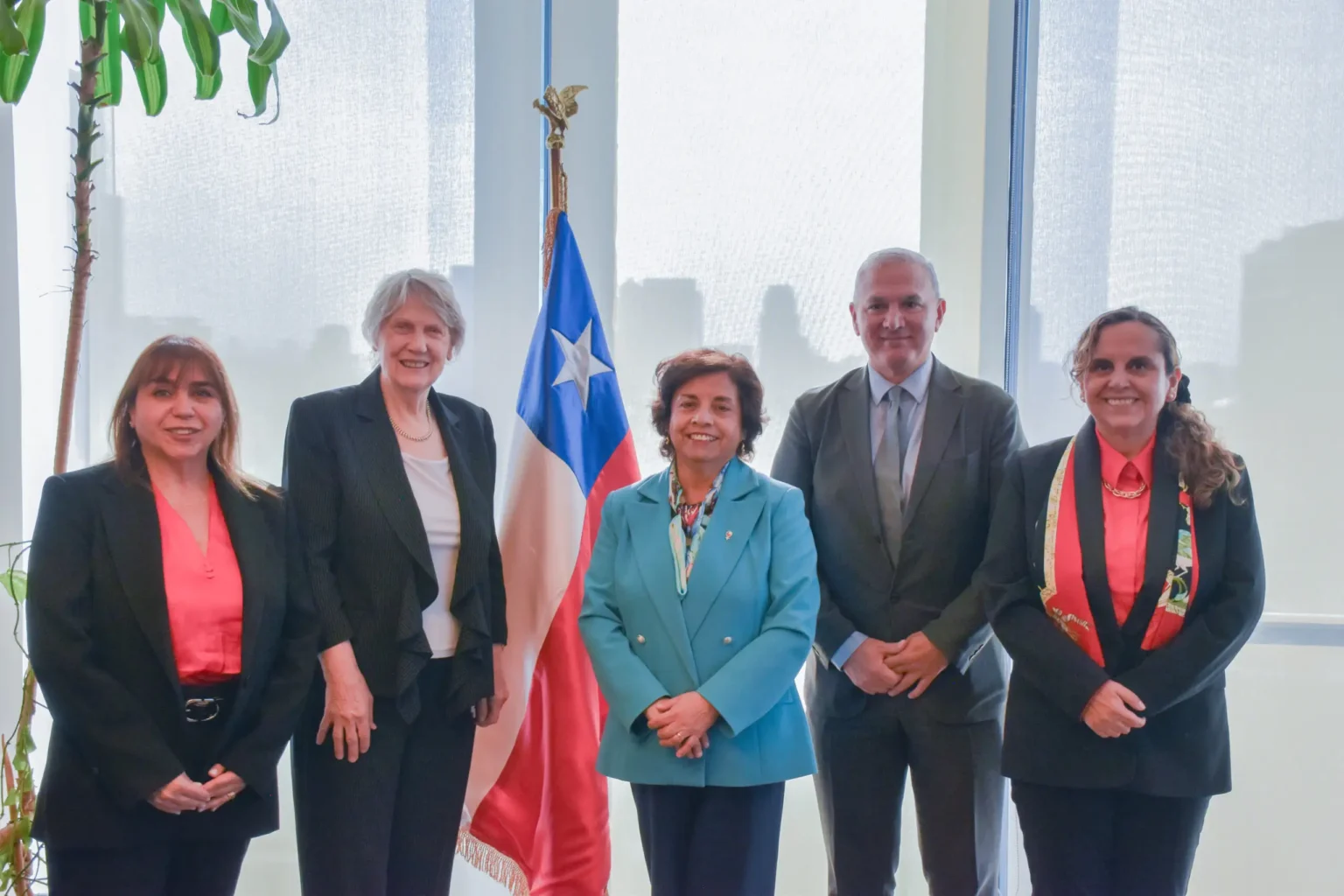 Gobierno, industria y sociedad civil oficializan adhesión de Chile al EITI