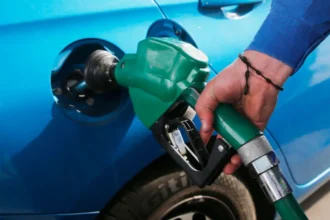 Gobierno mantiene diálogo con gremios frente a alza de combustibles y transporte público