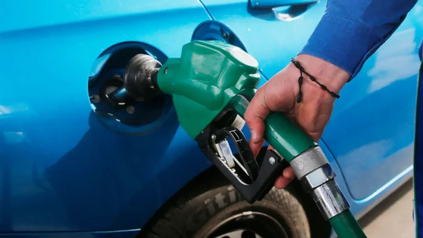 Gobierno mantiene diálogo con gremios frente a alza de combustibles y transporte público
