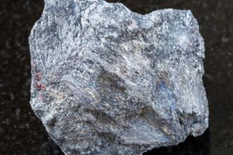 GoldMining revela hallazgo de antimonio en Proyecto Crucero, Perú, potenciando su valor ante la escasez global del metal