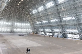 Google restaura el icónico Hangar One como epicentro tecnológico y legado histórico