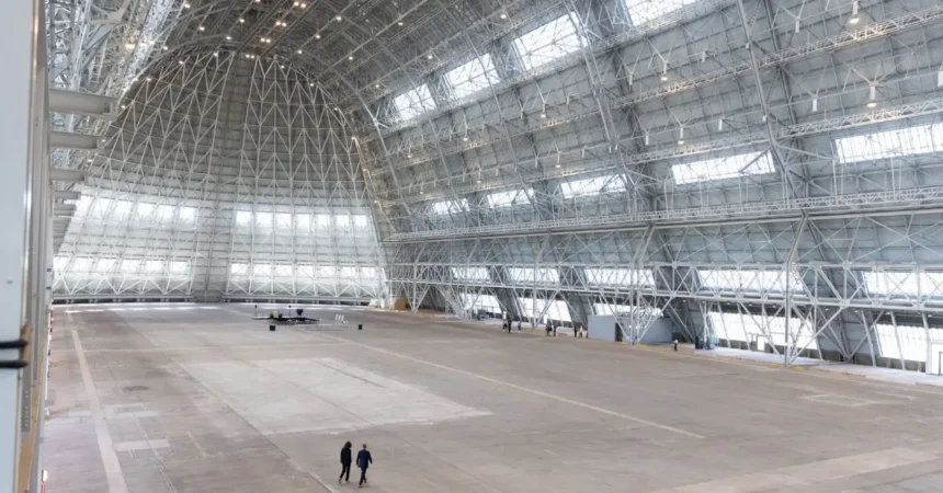 Google restaura el icónico Hangar One como epicentro tecnológico y legado histórico