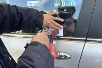 Chile implanta grabado obligatorio de patentes para combatir robo de autos