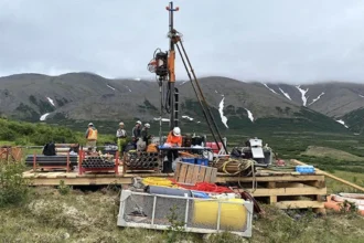 Grafito en EE.UU.: proyecto Graphite Creek avanza a decisión clave de permisos en septiembre de 2026
