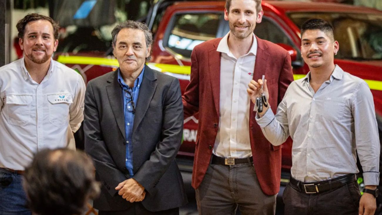 Grandleasing y Enaex lideran la revolución verde en minería con la primera flota de camionetas eléctricas 4×4 en Chile