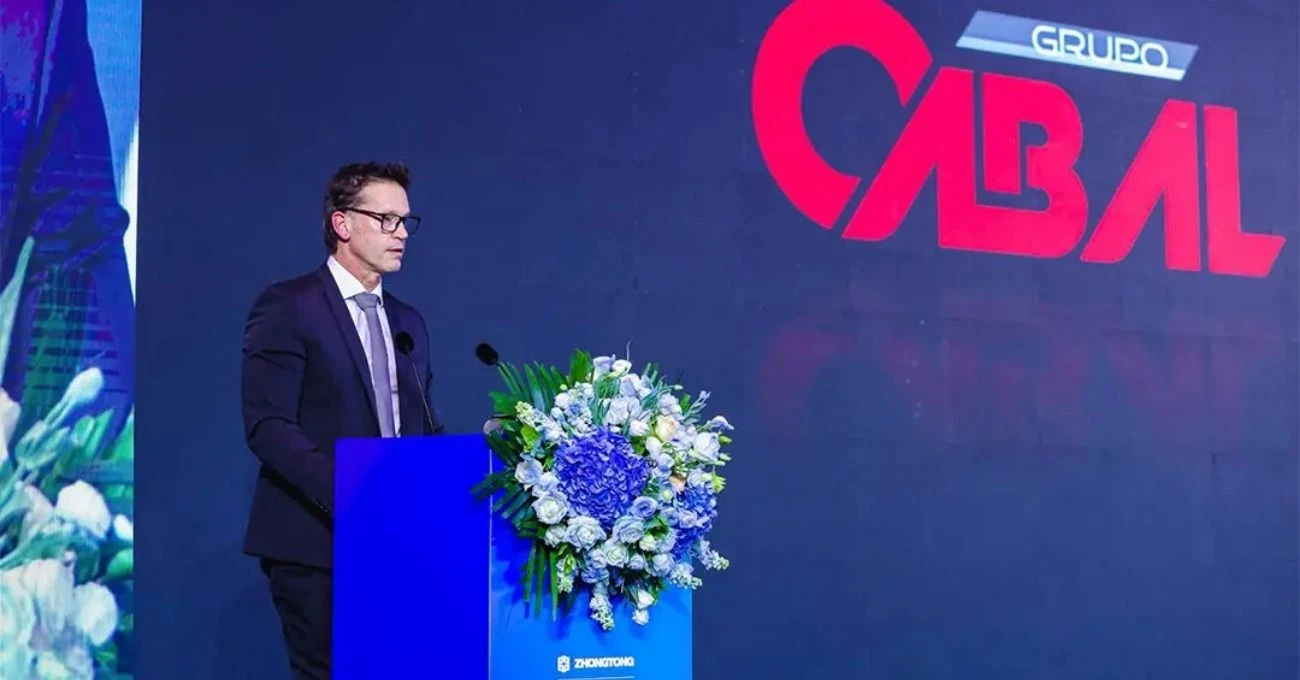 Grupo Cabal recibe prestigioso reconocimiento en China por impulsar electromovilidad chilena