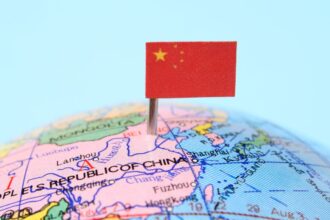 Guerra Comercial 2025: China Supera a EE.UU. en Exportaciones y Deuda, ¿Quién Liderará la Economía Global?