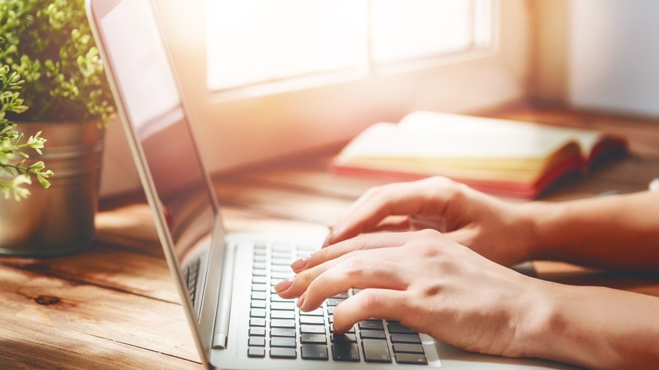 Guía Definitiva 2025: Cómo Crear un CV Efectivo en Chile con Estructura, Consejos y Recursos Clave