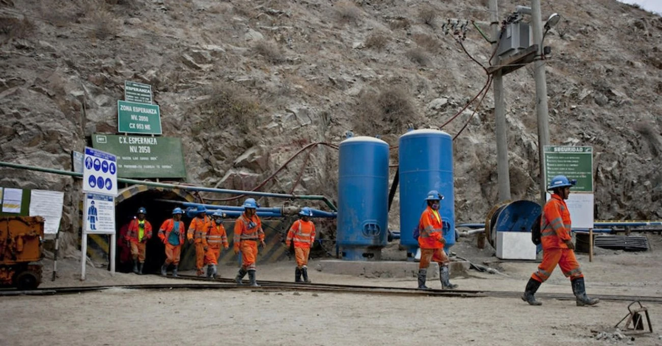 Guía OCDE impulsa sostenibilidad y formalización en la minería aurífera de Perú