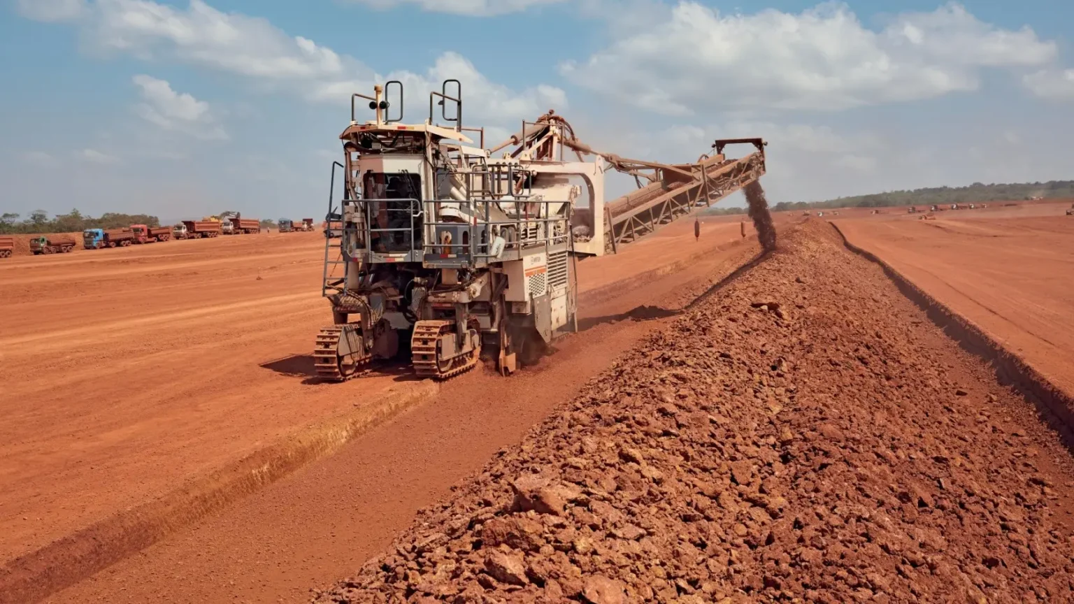 Guinea busca regular producción de bauxita para estabilizar precios globales del aluminio