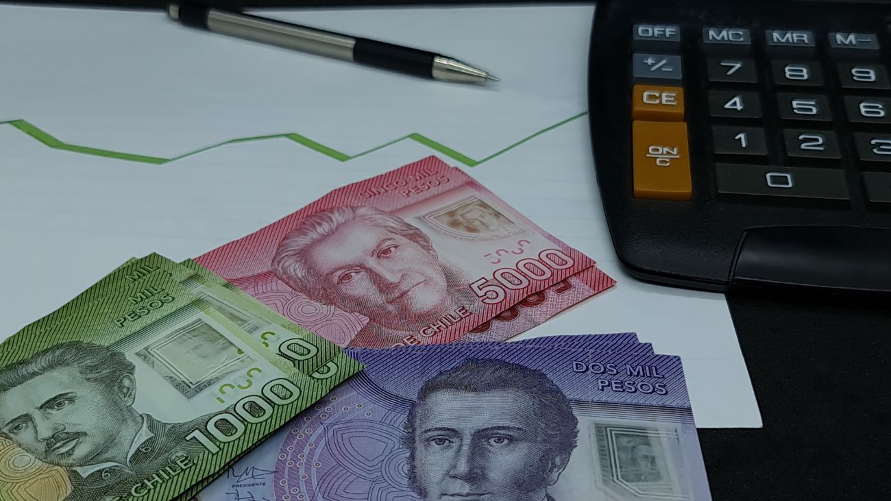Histórico aumento del sueldo mínimo en Chile: Más de 950 mil beneficiados y liderazgo en Sudamérica desde 2025