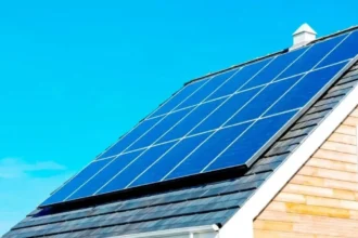 Hogares con paneles solares en Estados Unidos comienzan a ver rebajas en sus cuentas de luz con nuevos esquemas de facturación