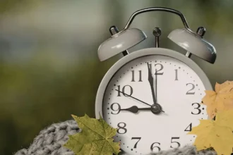 Horario de invierno 2026 en Chile: cuándo cambia la hora, si se atrasa el reloj y qué regiones no deben ajustarlo