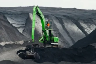 Indonesia anuncia recorte de producción de níquel y sube el precio global