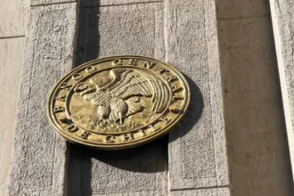 Inflación en Chile: Banco Central alerta impacto del petróleo y proyecta retorno a la meta recién en 2027