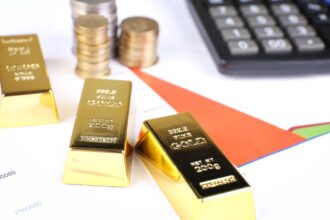 Inflación y aranceles en EE.UU. impulsan al oro hacia los $3,000 ante incertidumbre económica y política monetaria