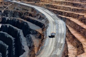 Innovaciones y Sostenibilidad en la Minería Chilena: Empresas Lideran con Proyectos Eco-Amigables y Tecnología Avanzada