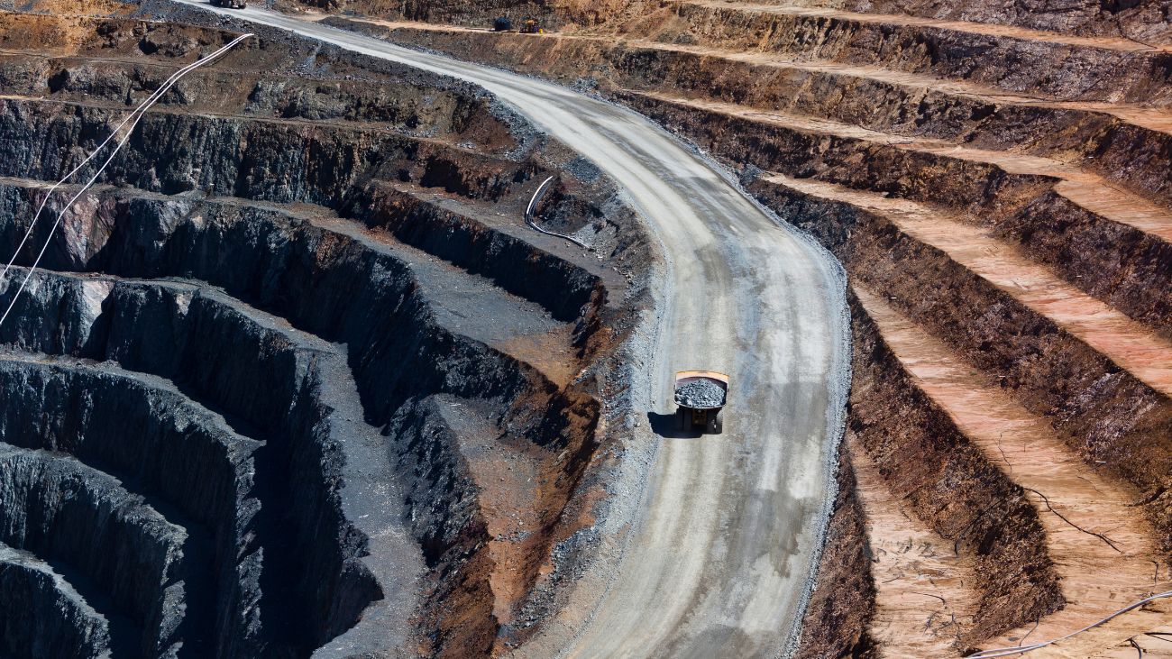 Innovaciones y Sostenibilidad en la Minería Chilena: Empresas Lideran con Proyectos Eco-Amigables y Tecnología Avanzada
