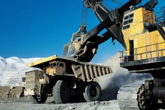 Inventarios de la minería del cobre suben 1,4% en febrero, mientras manufactura avanza y comercio retrocede