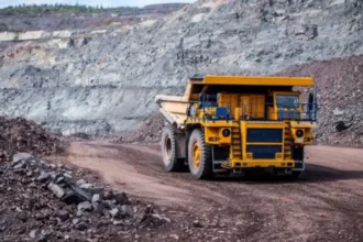 Inversión en proyectos de cobre: Impacto económico y fiscal en Perú.