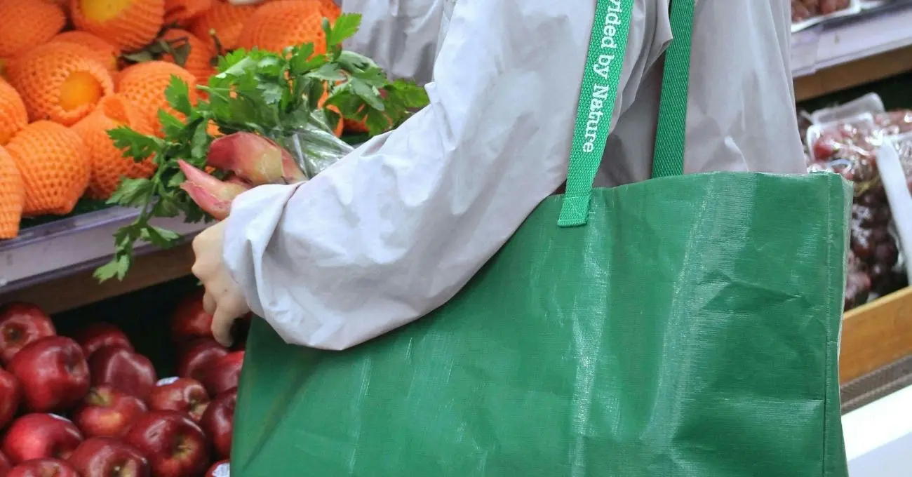 IPC de diciembre 2025 cae -0,2%: la señal detrás del salto de 18,8% en vuelos internos y el costo de comer fuera