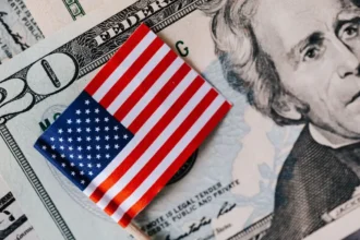 IPC de Estados Unidos se mantiene en 2,4% en febrero y deja una duda clave: cuánto subirá con el petróleo por Irán