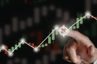 IPSA abre en 11.053 puntos mientras caen las bolsas globales por Ormuz: qué cambió este lunes