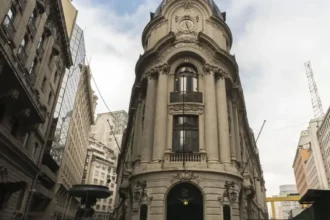 IPSA abre sobre 10.700 puntos y sigue el rebote global mientras Trump prepara un mensaje sobre Irán este miércoles