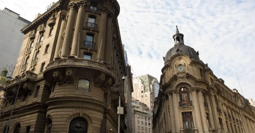 IPSA cierra en 10.582 puntos con alza de 1,1% por alivio en Ormuz; constructoras reaccionan al IVA 0% a viviendas