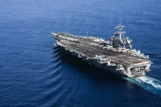 Irán dice haber lanzado misiles al USS Abraham Lincoln, pero no hay pruebas independientes de un impacto