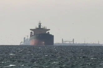 Irán fija condiciones para el paso por Ormuz y excluye a los buques vinculados a agresiones